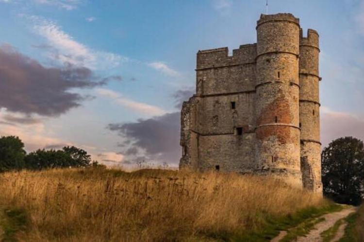 A leisurely stroll to Donnington Castle